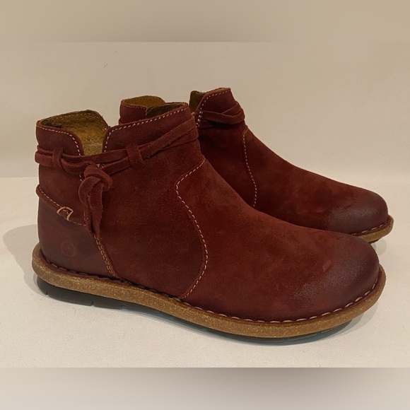 NEW BORN Women's Wynter Dark Red Distressed Side-Zip Ankle Boots Size 6.5M - Picture 4 of 11